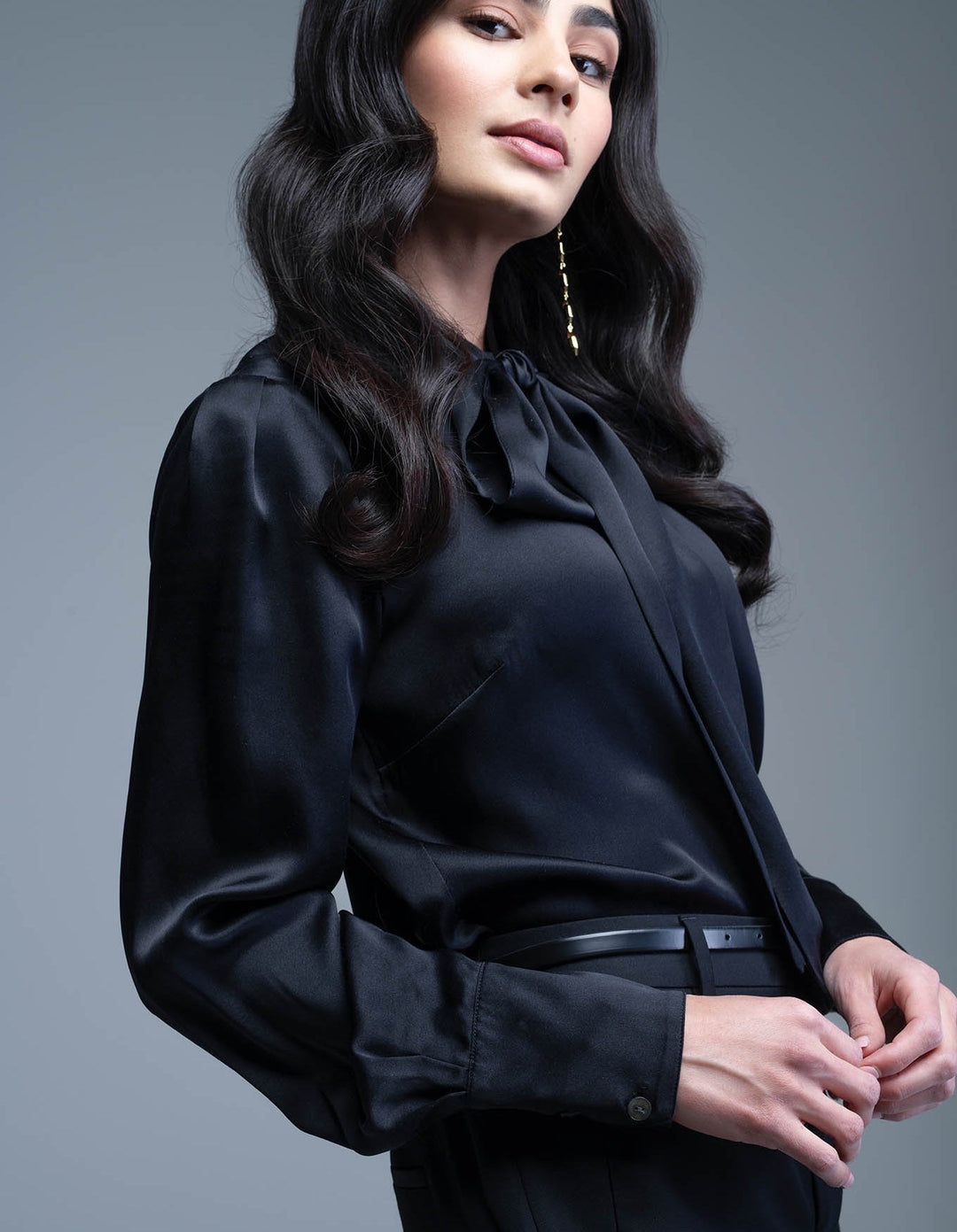 Julia, Black Blouse
