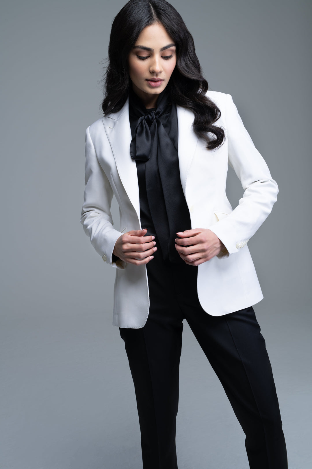 Julia, Black Blouse