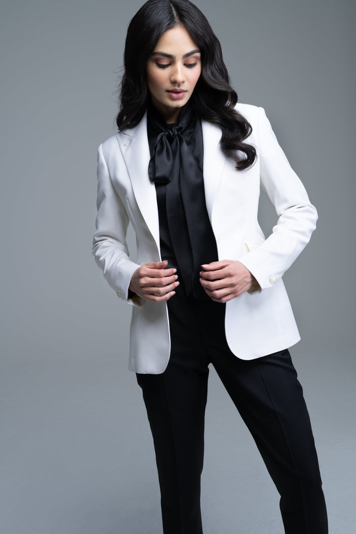 Julia, Black Blouse